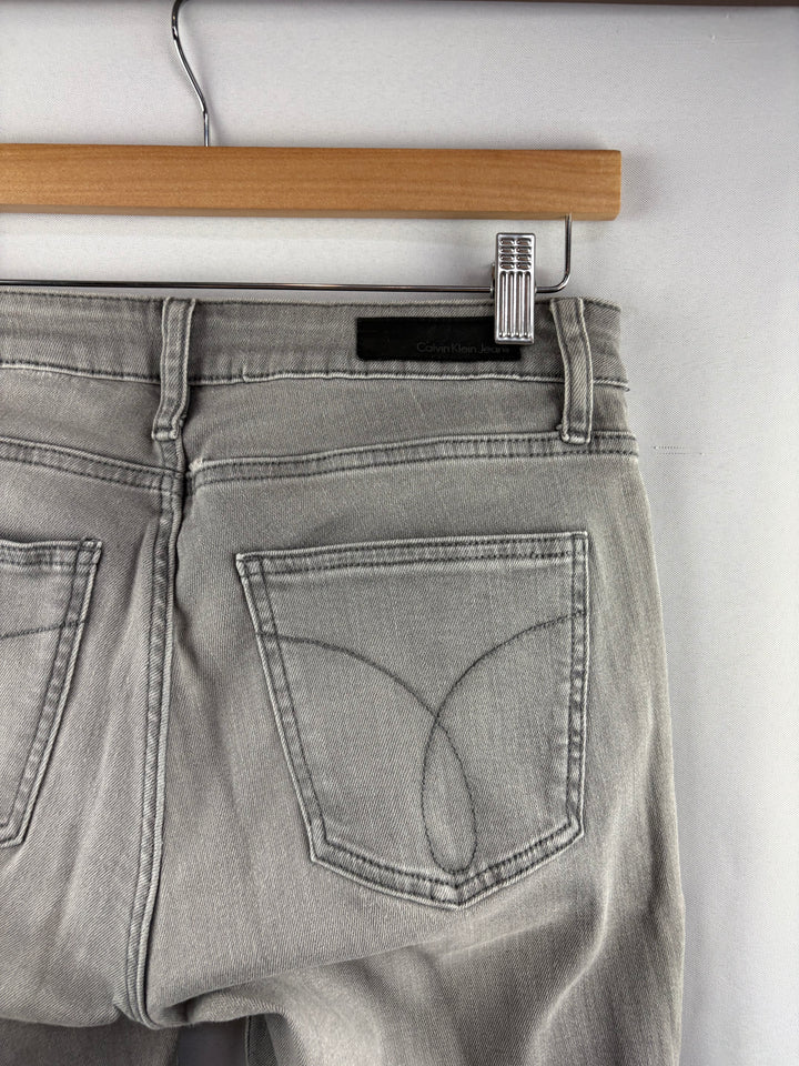 Women’s Calvin Klein Size 4x32 Light Gray Skinny Jeans