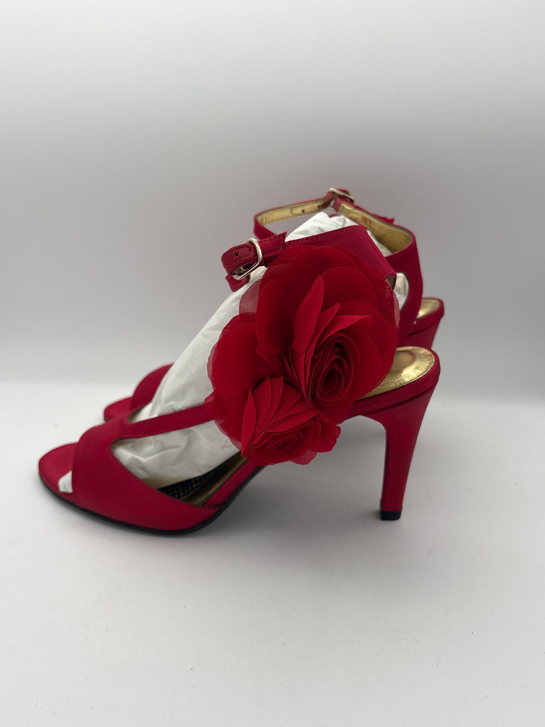 Women’s Ros Hommerson Size 9 Bright Red Satin Flower Pumps