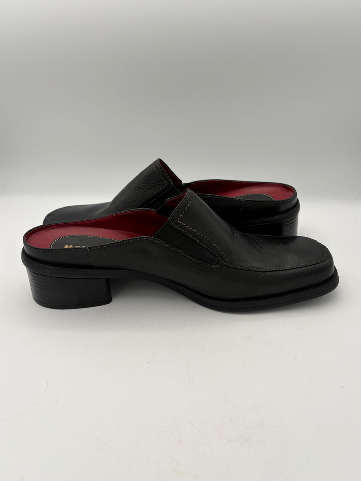 Women’s Naturalizer Size 8 Black Leather Heeled Loafers