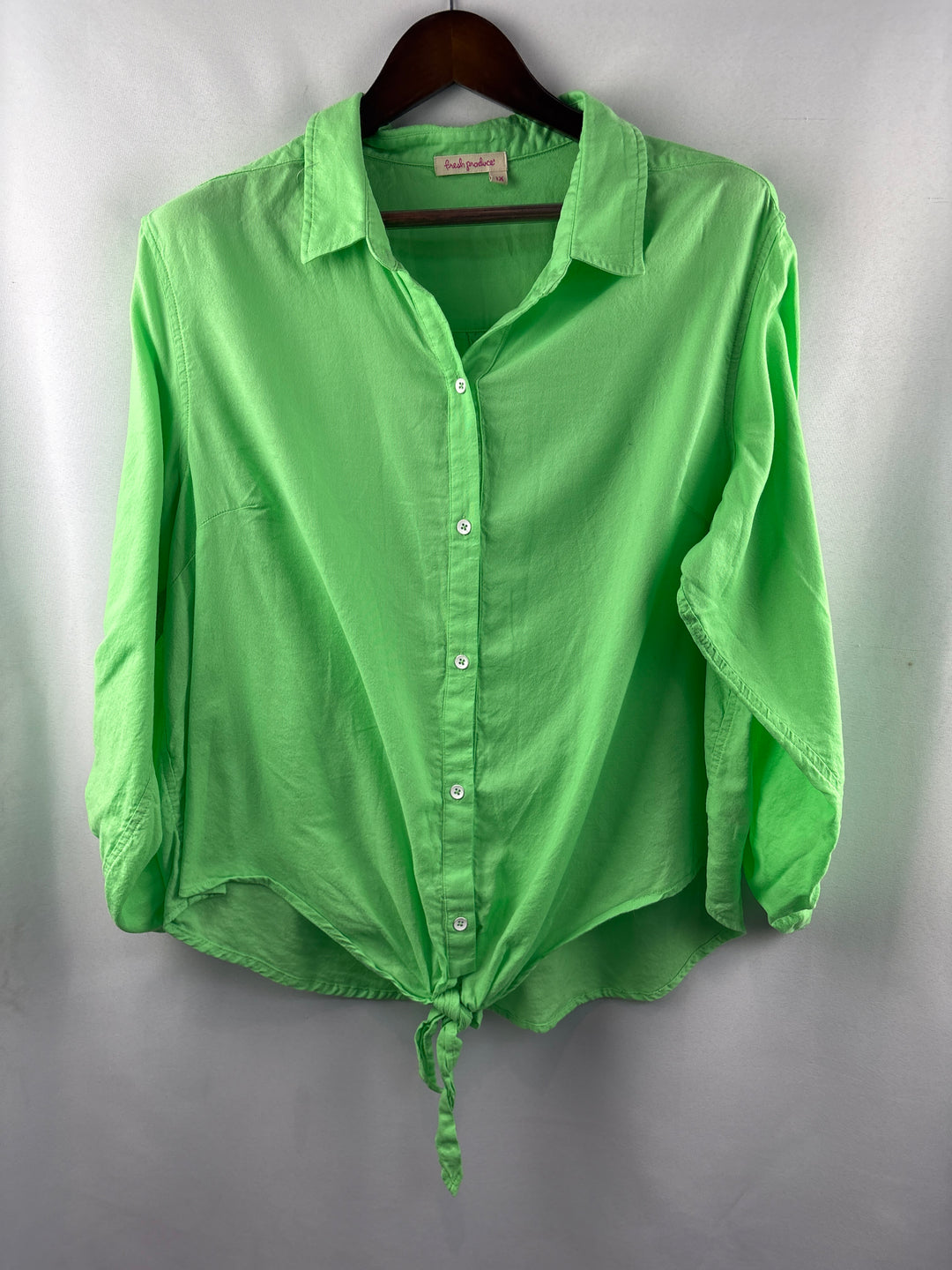 Women’s Fresh Produce Size 1X Leaf Green Button Up