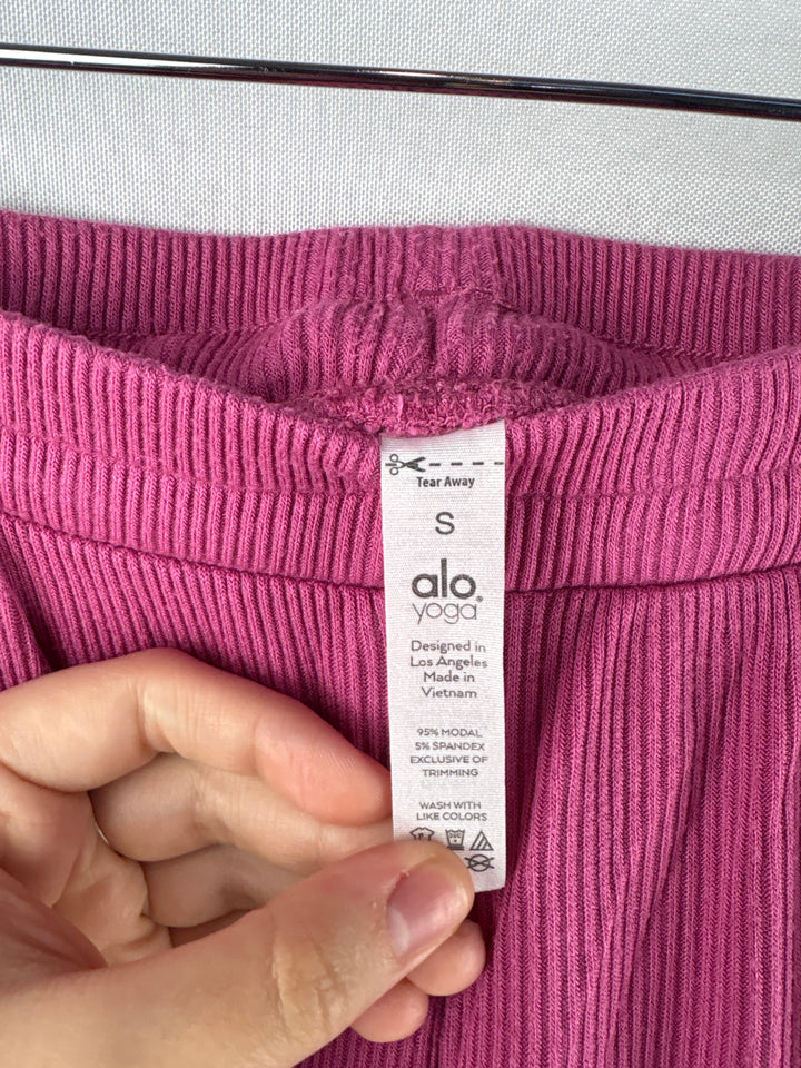 Women’s Alo Yoga Small Mauvish Pink Ribbed Pants