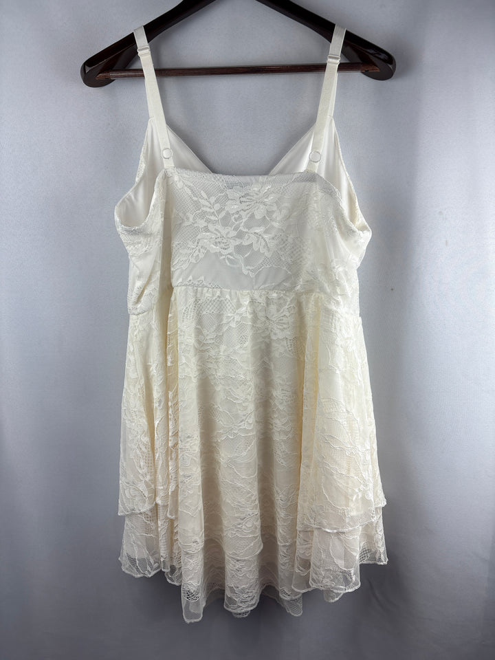 Women’s Torrid Size 2 White Lace Tiered Mini Dress