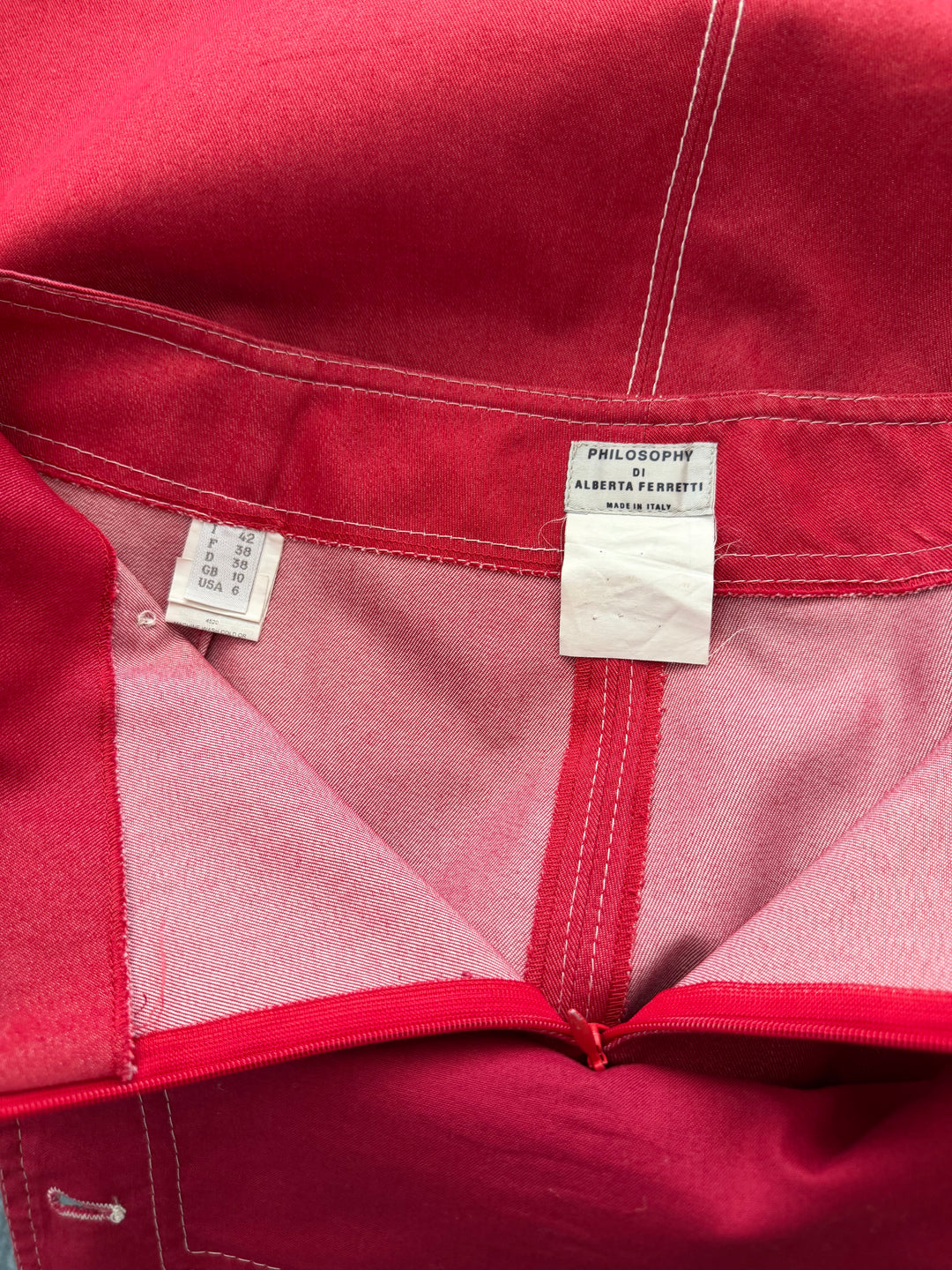 Philosophy di Alberta Ferretti Red Contrast Stitch Button Pencil Skirt Made in Italy US 6