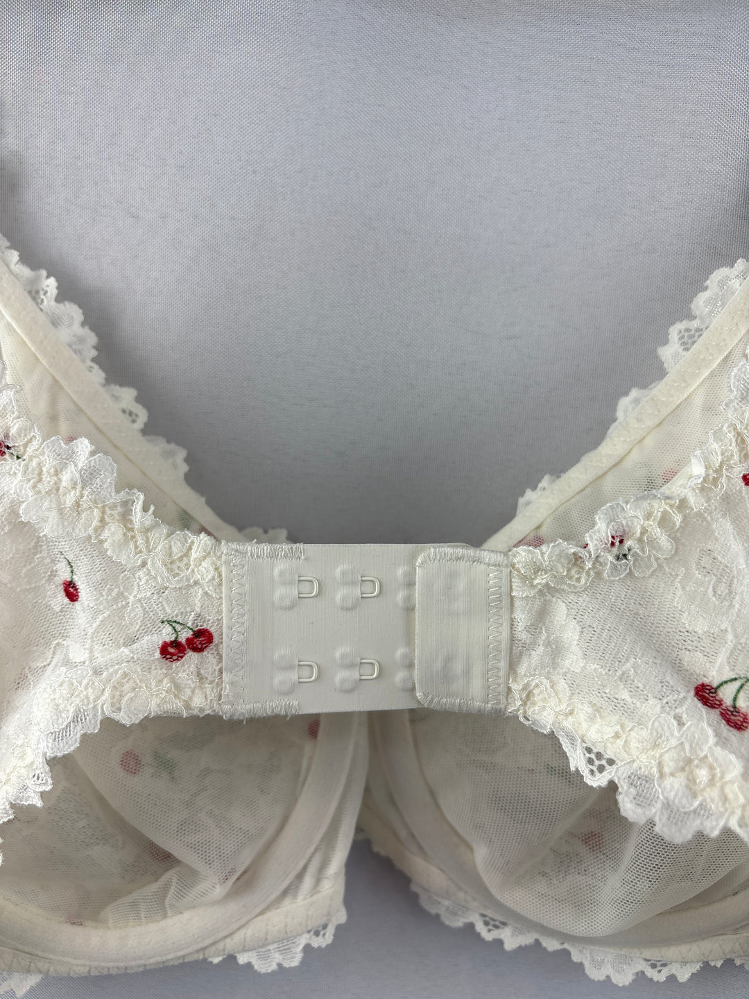 Women’s SKIMS Size 38D Lace Cream Cherry Patterned Bra
