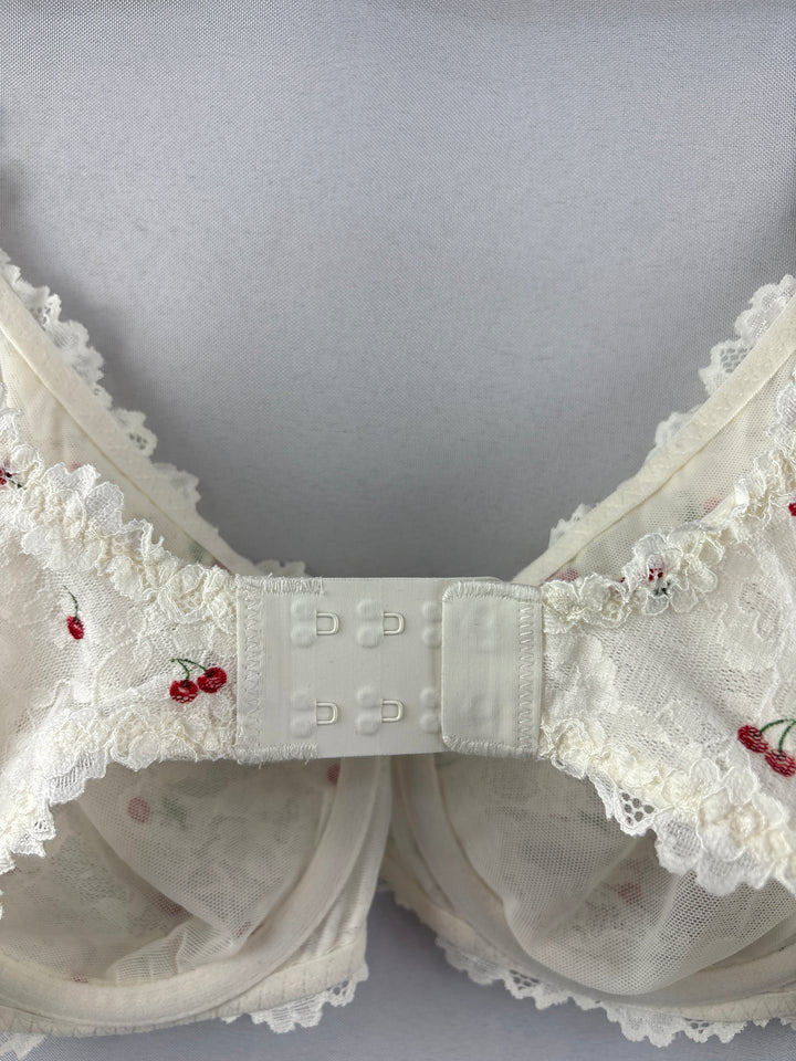 Women’s SKIMS Size 38D Lace Cream Cherry Patterned Bra