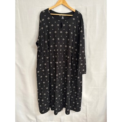 Women’s Ulla Popken Size 24/26 Black Long Sleeve Dress with Cream Designs.