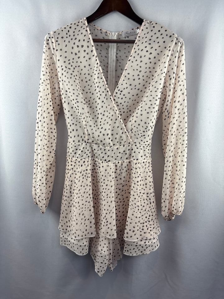 Women’s Classic Fashion Large Cream w/ Black Accents Romper