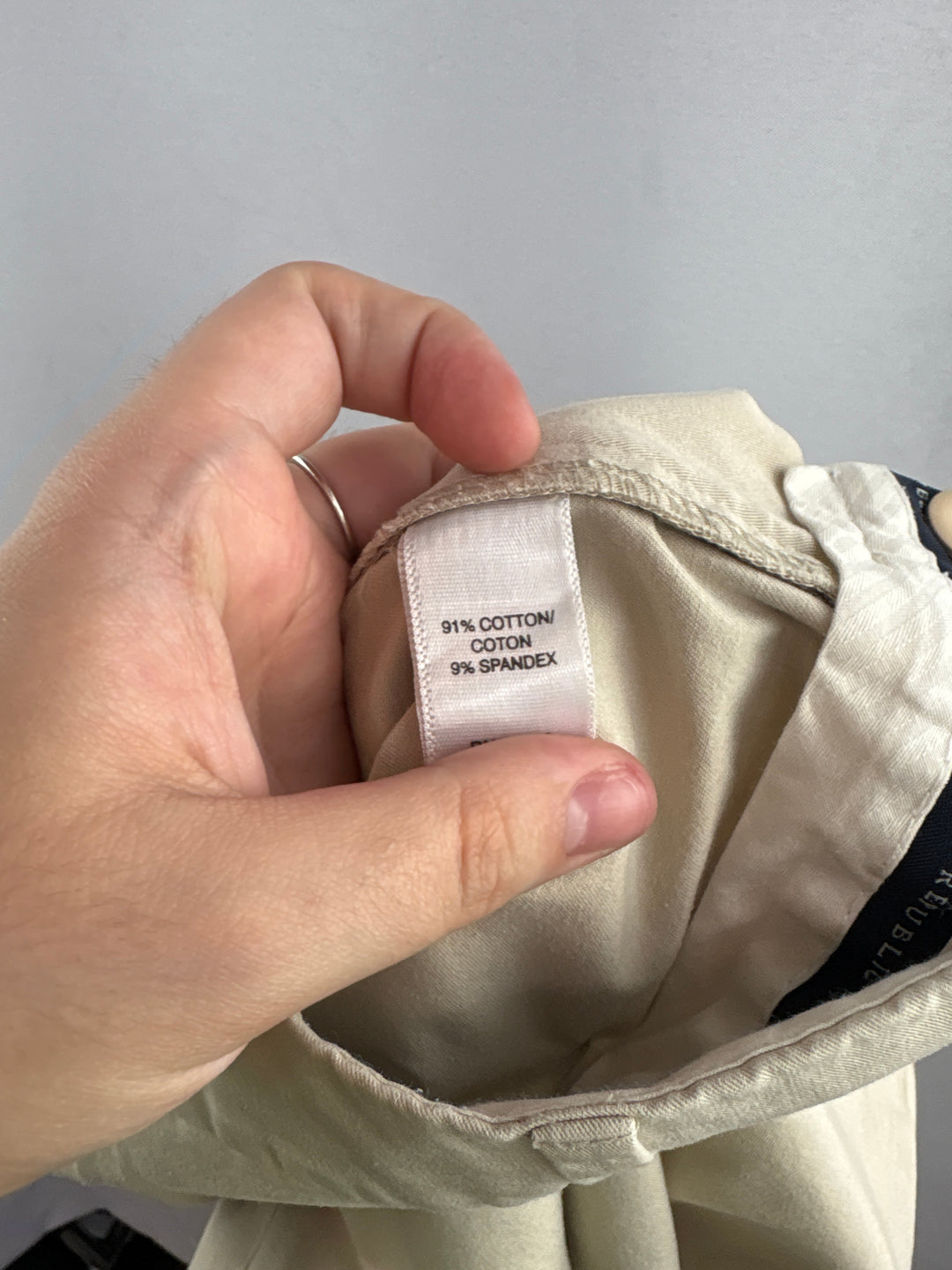 Women’s Banana Republic Size 28 Khaki Pants