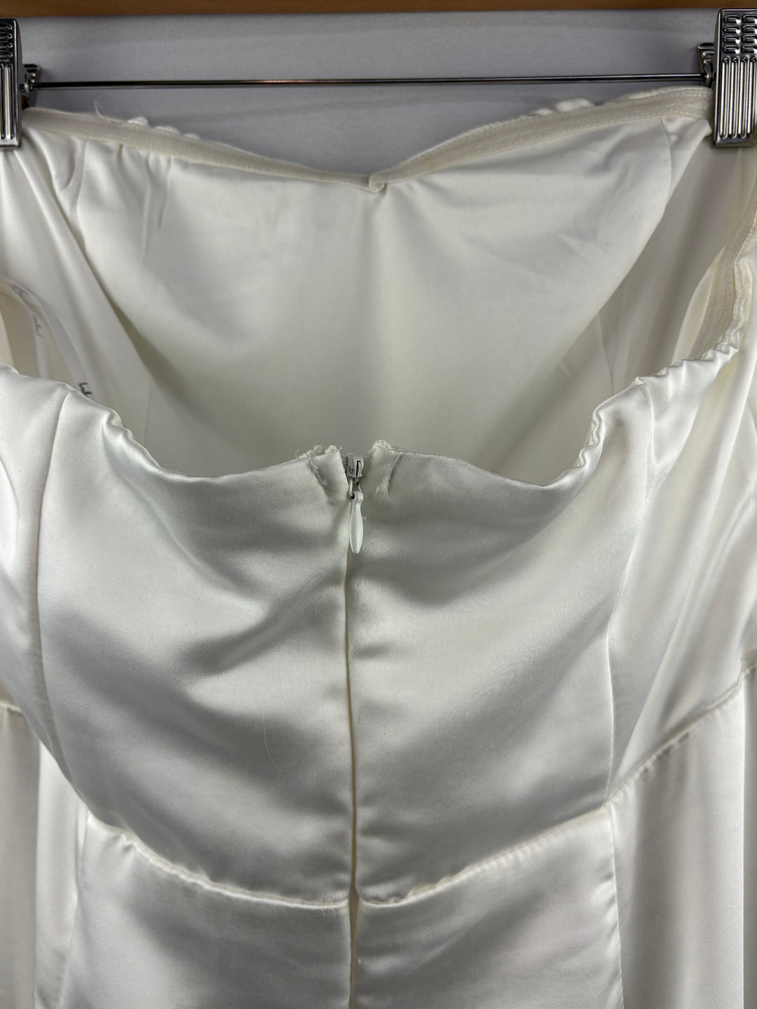 Women’s Lulus Large White Satin Sleeveless Formal Dress