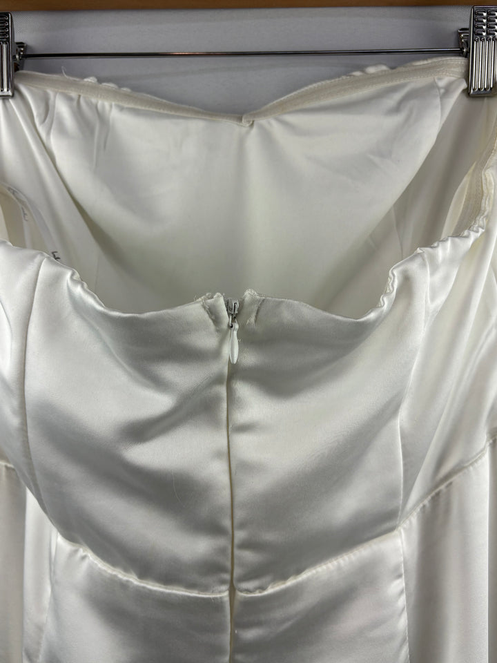 Women’s Lulus Large White Satin Sleeveless Formal Dress
