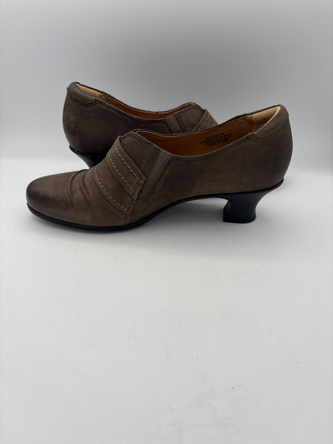 Women’s Earth Size 9 Taupe Leather Oxford Heels
