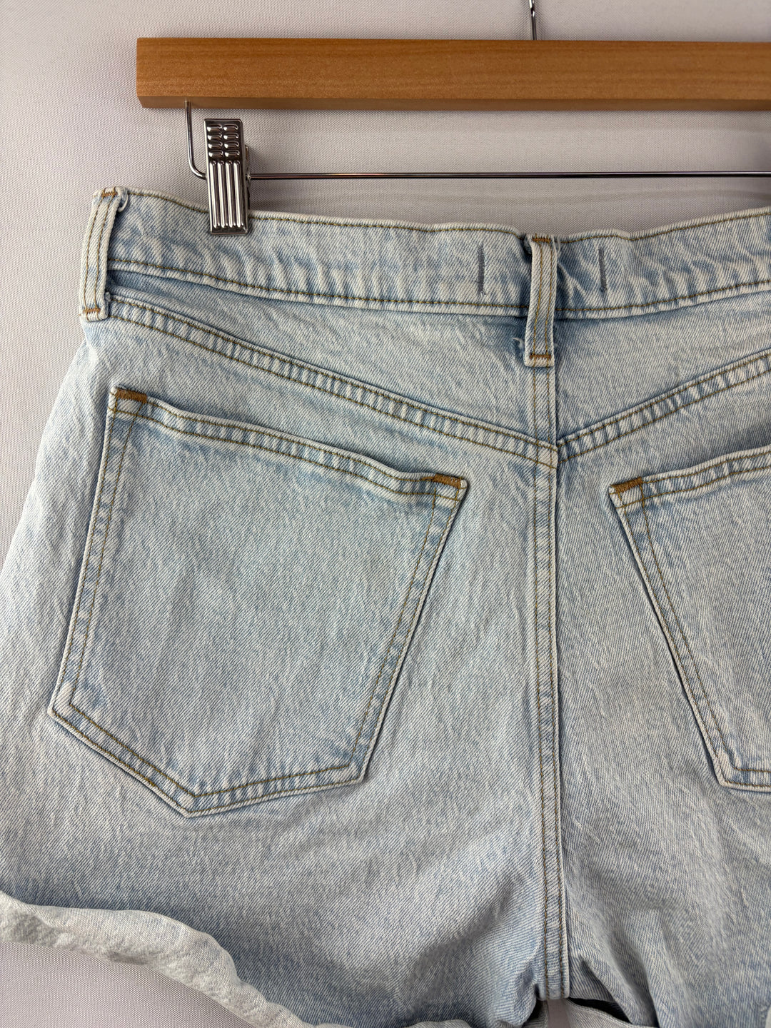 Women’s Abercrombie & Fitch Size 30/10 Light Wash Blue High Waisted Jean Shorts