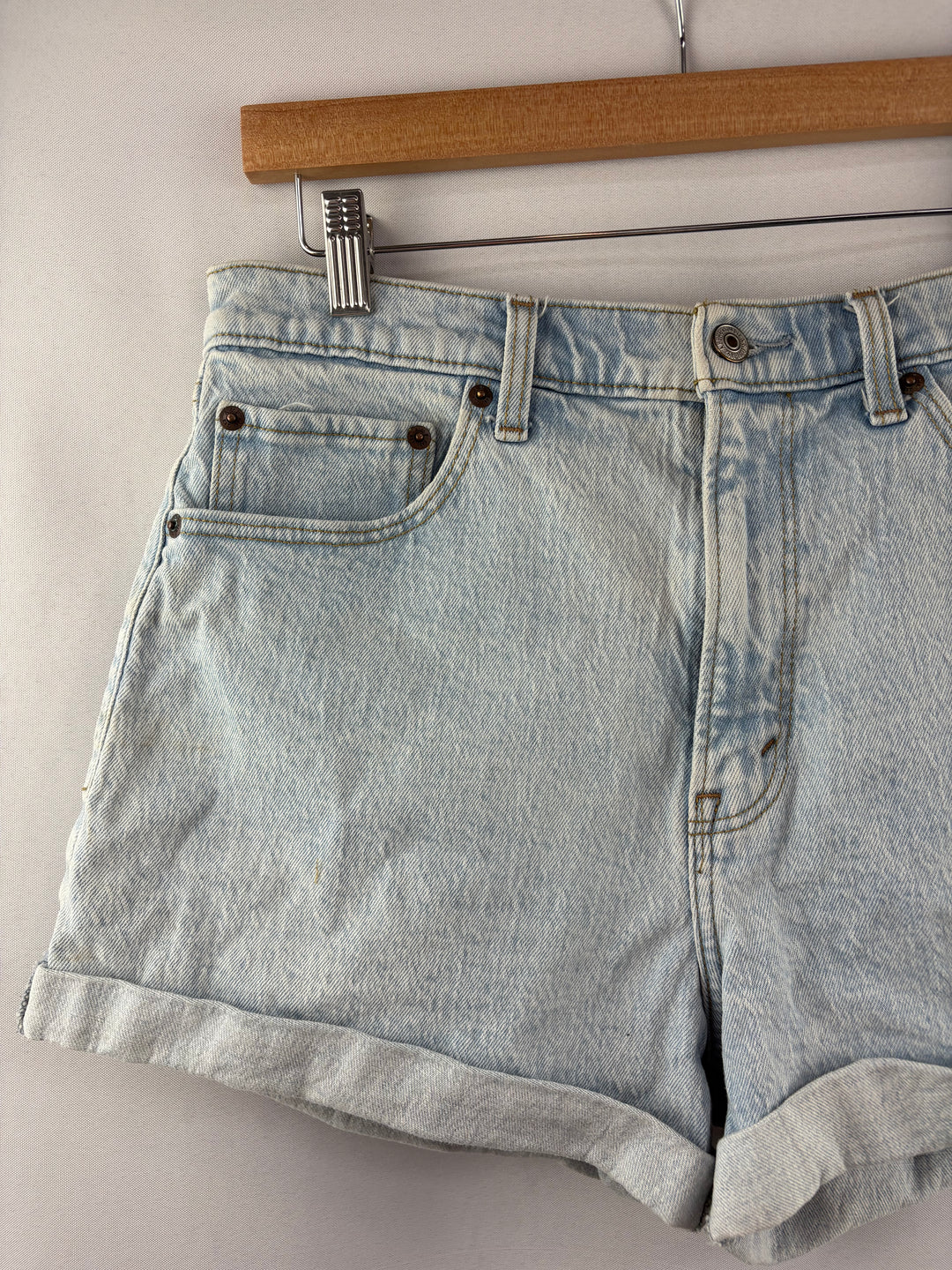 Women’s Abercrombie & Fitch Size 30/10 Light Wash Blue High Waisted Jean Shorts