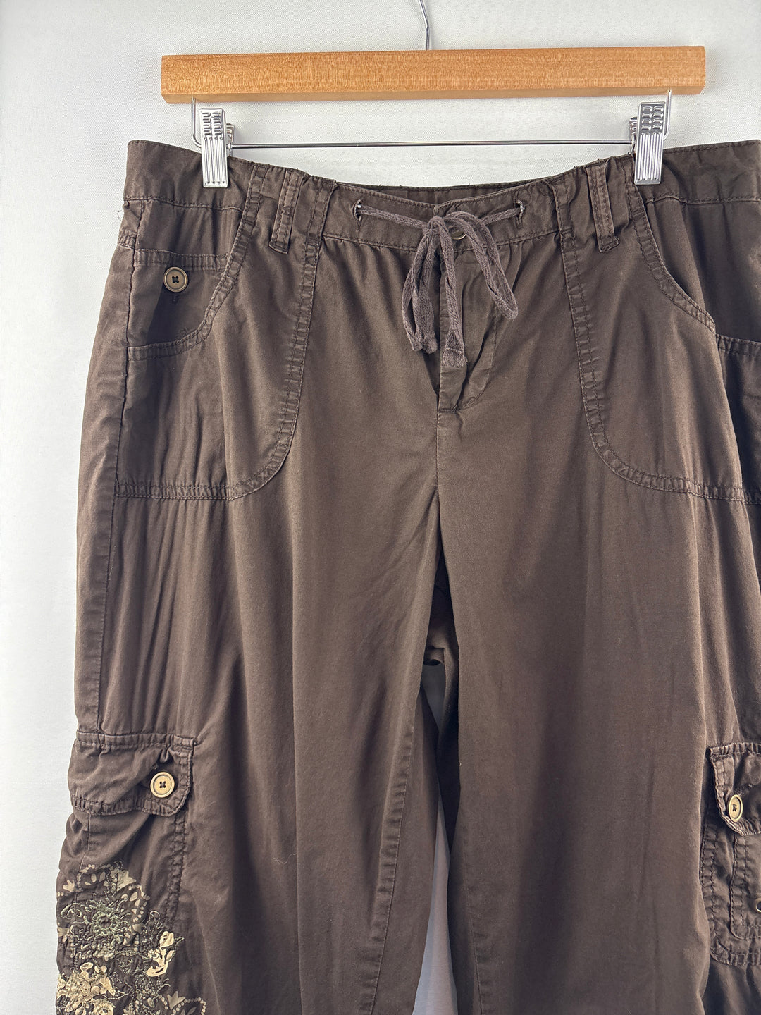Women’s Style&amp;Co. Size 10 Brown Floral Cargo Capri Pants