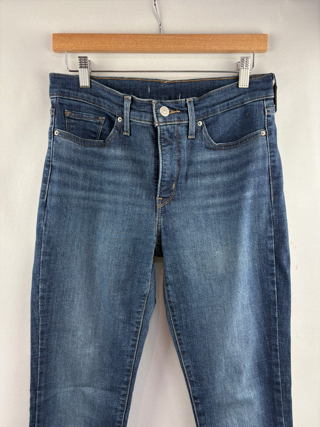 Women’s Levi’s Size 28L Dark Wash Blue Skinny Jeans