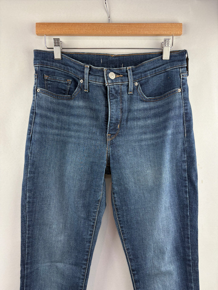 Women’s Levi’s Size 28L Dark Wash Blue Skinny Jeans