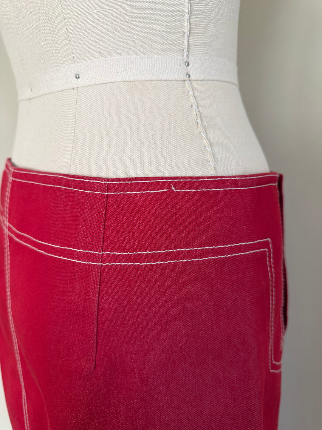 Philosophy di Alberta Ferretti Red Contrast Stitch Button Pencil Skirt Made in Italy US 6