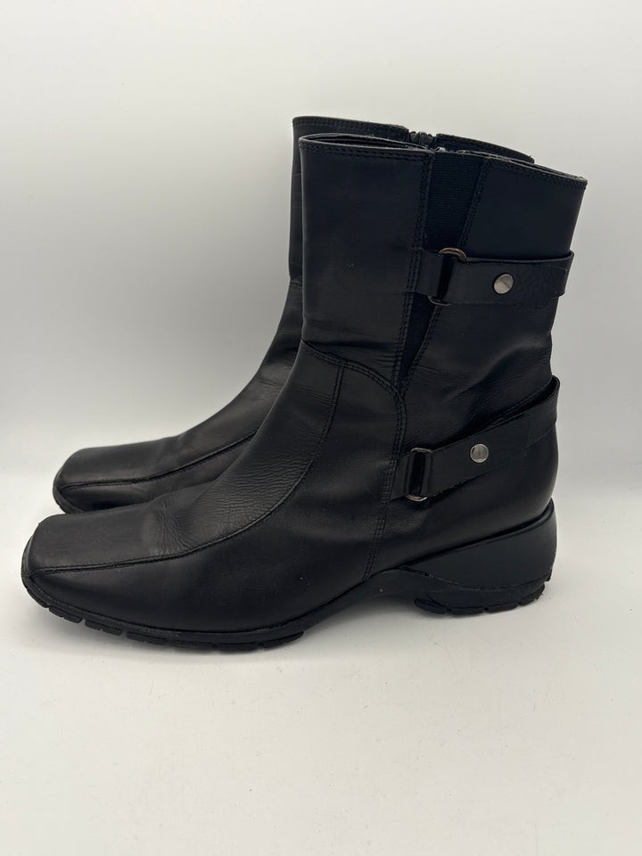 Women’s Clark’s Size 9.5 Black Leather Calf Flat Boots
