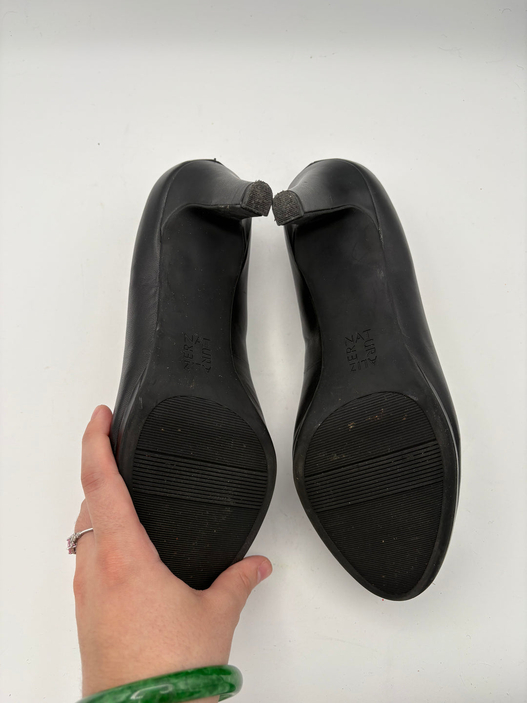 Women’s Naturalizer Size 8.5 Black Leather Pumps