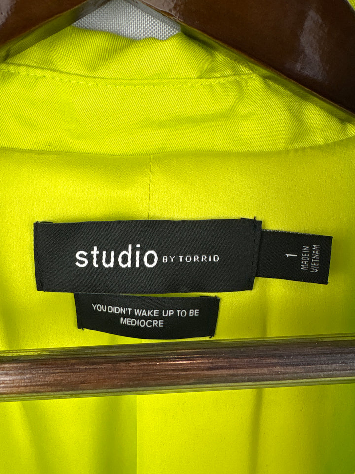 Women’s Studio Torrid Size 1 Highlighter Green Blazer