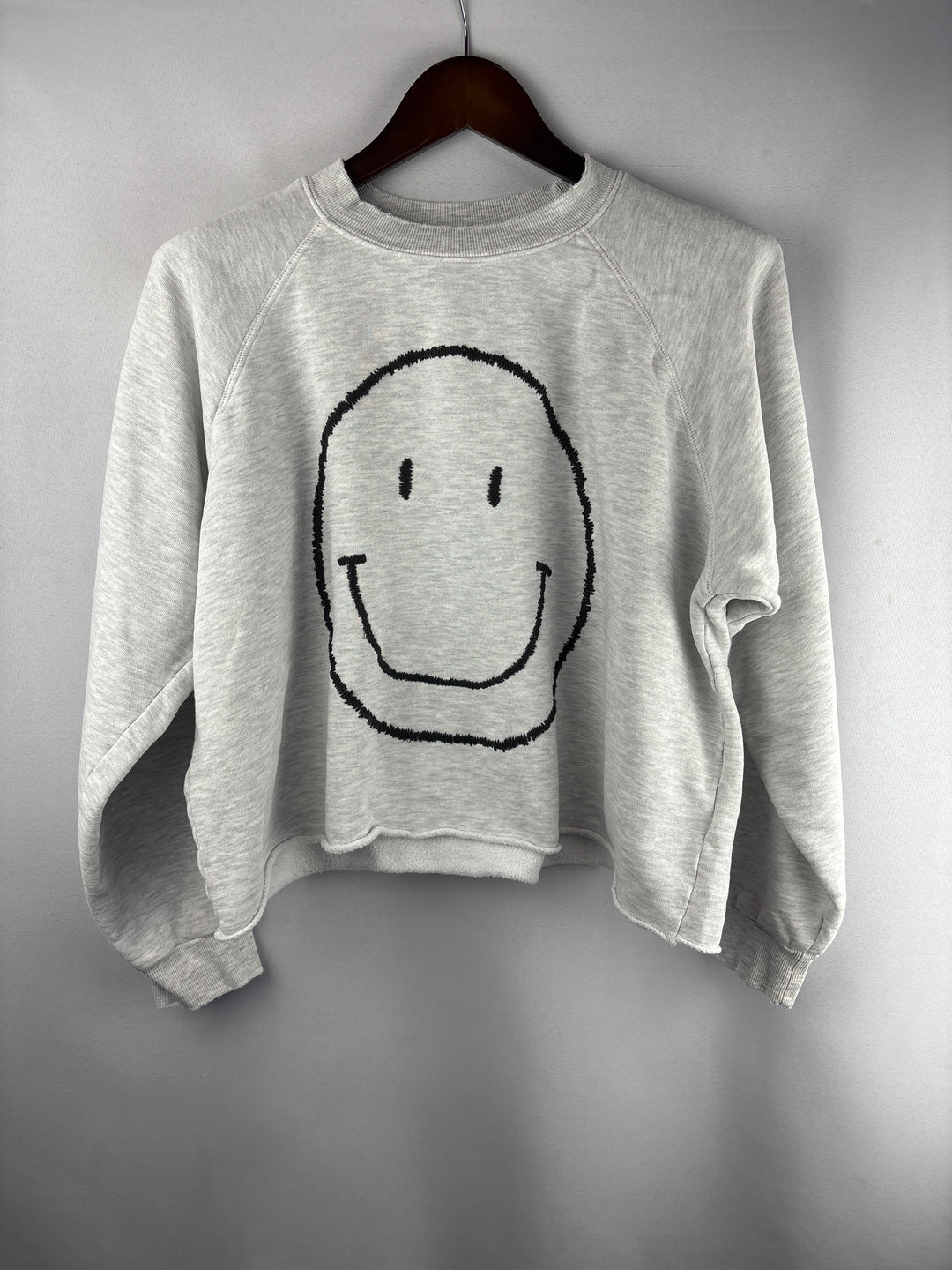 Women’s I.S.M.B.S Medium Light Gray Smiley Cropped Sweater