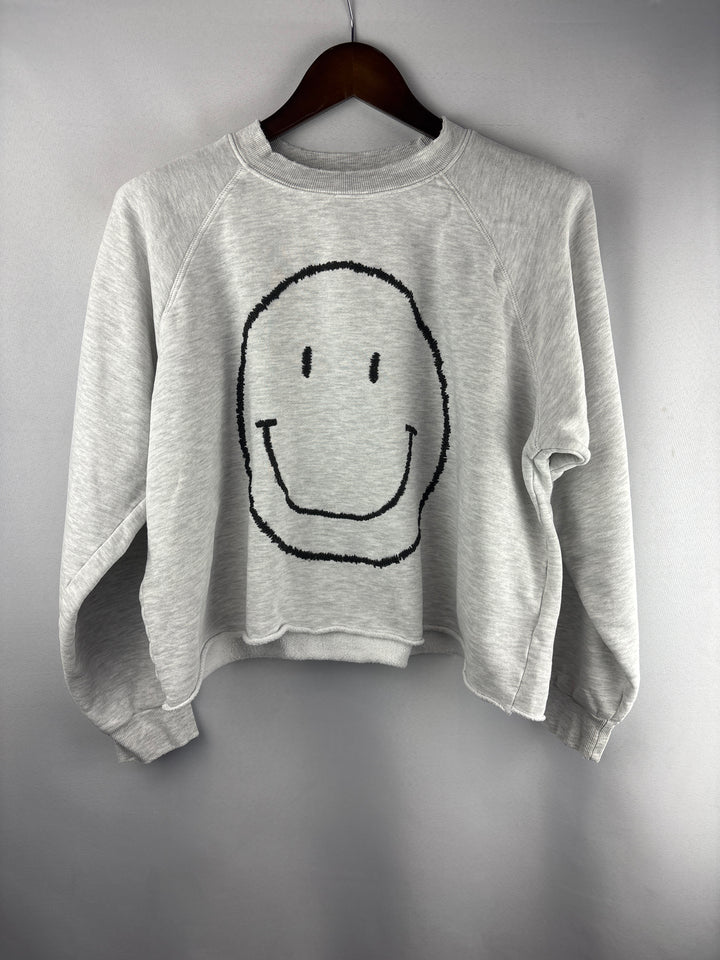 Women’s I.S.M.B.S Medium Light Gray Smiley Cropped Sweater