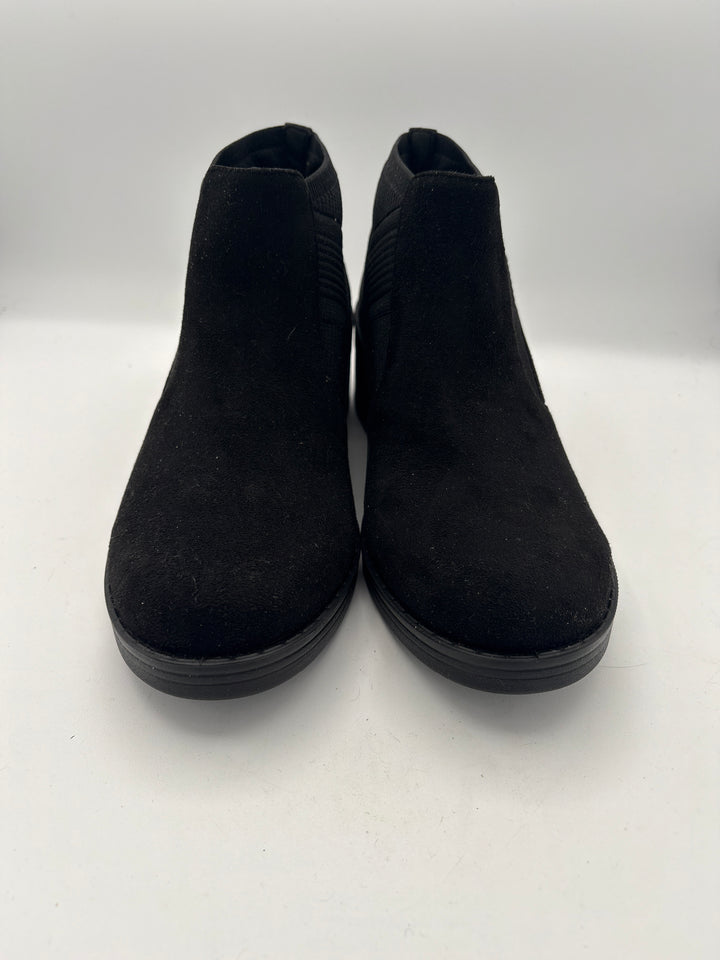 Women’s LifeStride Size 10 Black Suede Ankle Boots