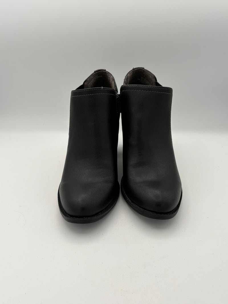 Women’s Eüro Soft Size 8 Black Leather Ankle Boots