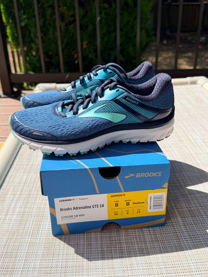 New In Box Brooks Running Shoes Women&