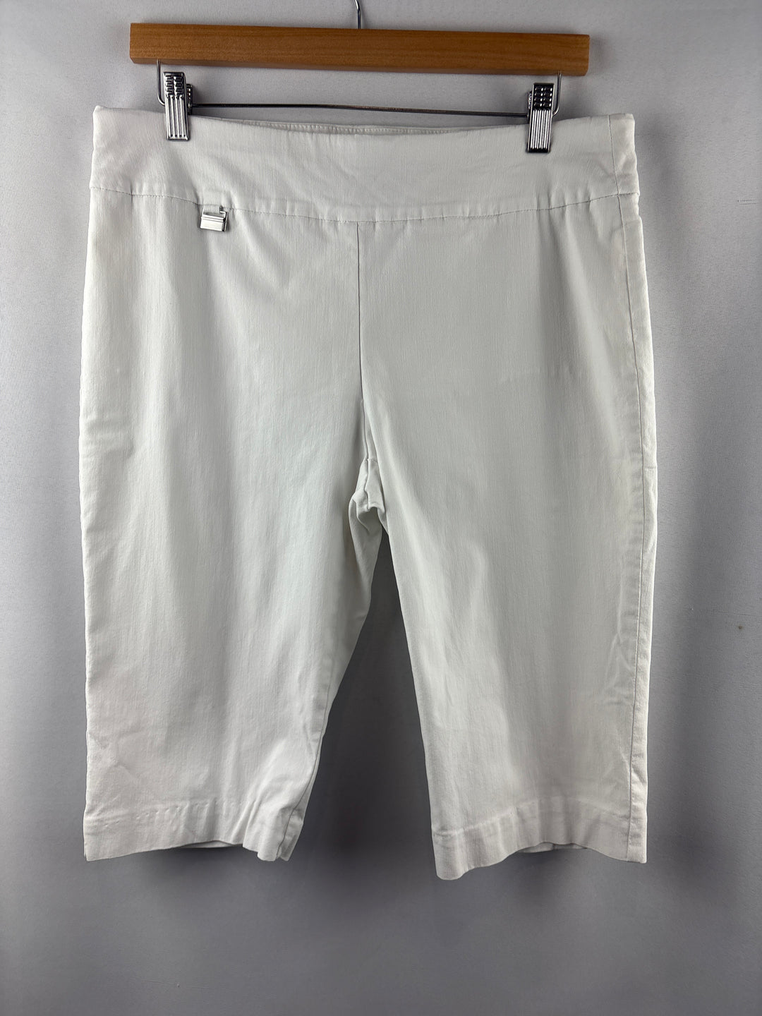 Women’s Alfani Size 14 White Capri Pants