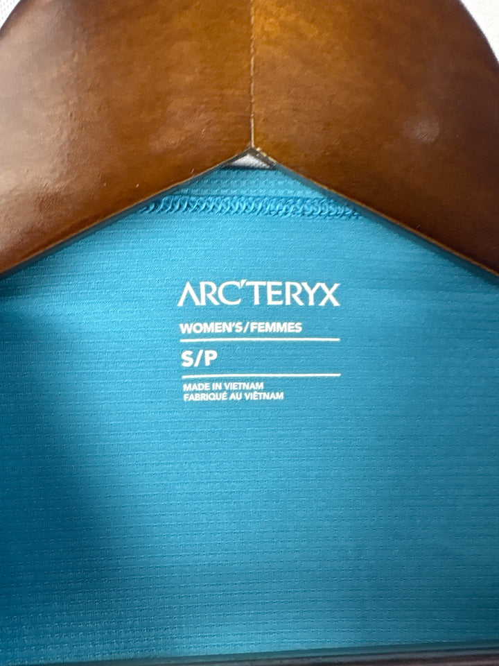 Women’s Arc’Teryx Small Grayish Blue Sports T-Shirt