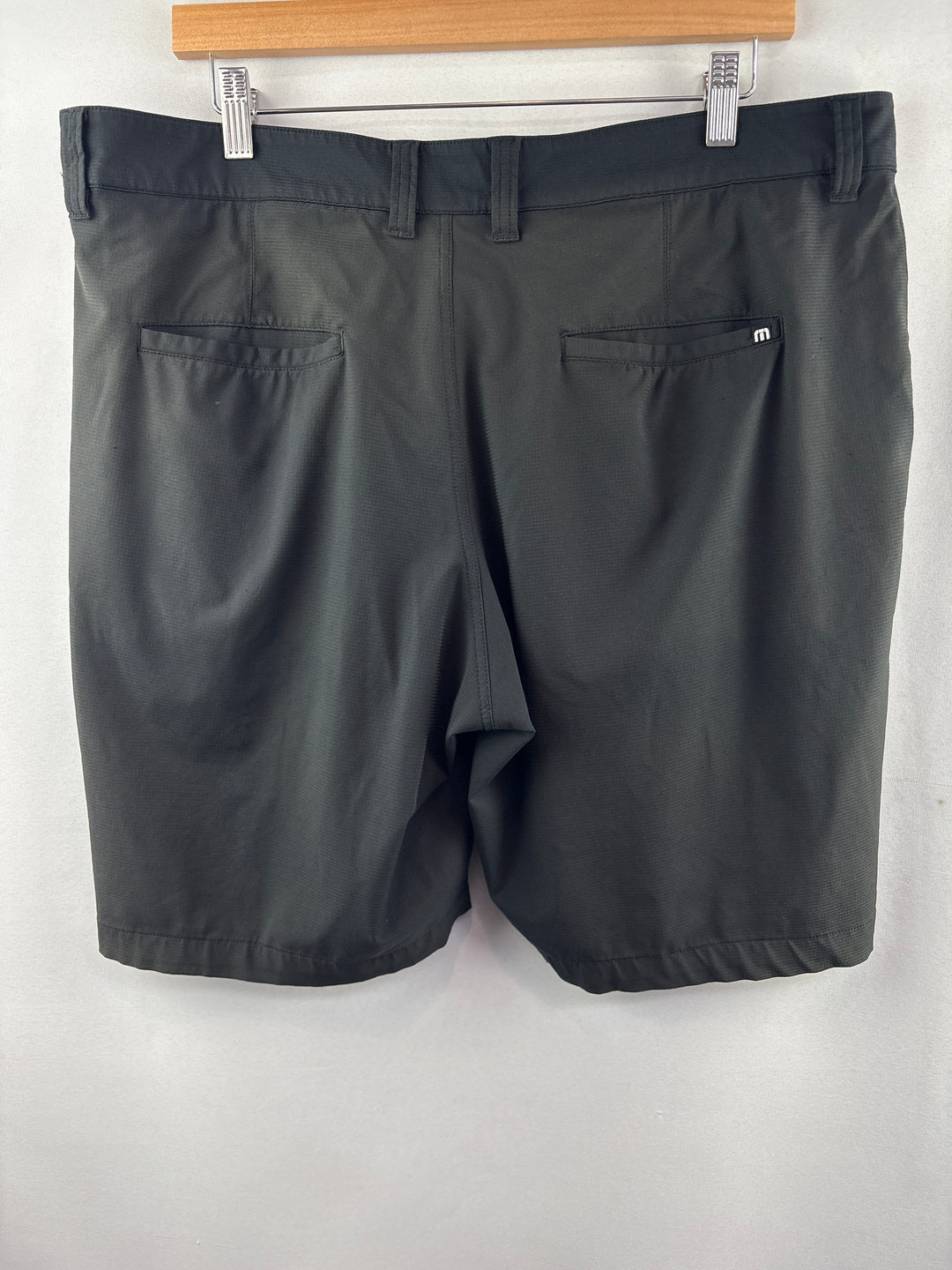 Men’s Travis Mathew Size 36 Black Golf Shorts