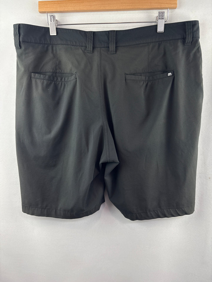 Men’s Travis Mathew Size 36 Black Golf Shorts