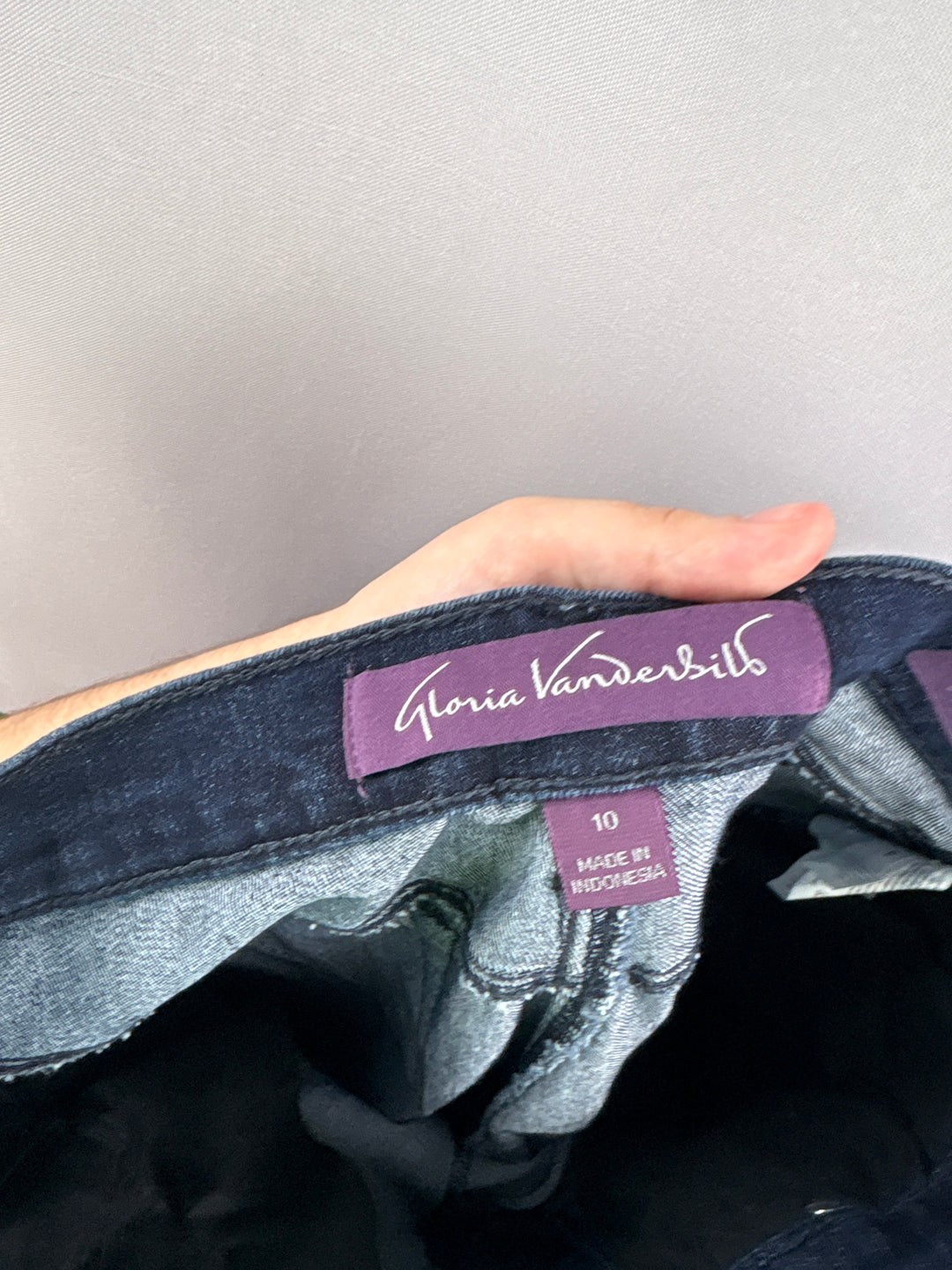 Women’s Gloria Vanderbilt Size 10 Dark Blue Straight Leg Jeans