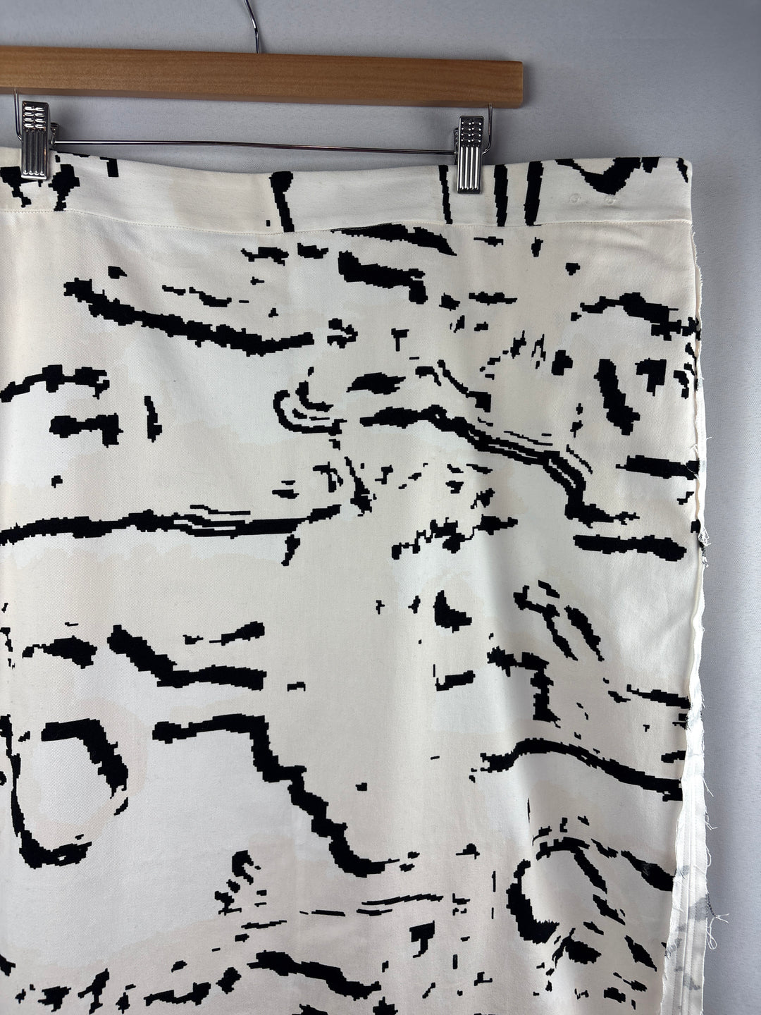 Women’s Maison Blanche Size 7 White Patterned Maxi Skirt