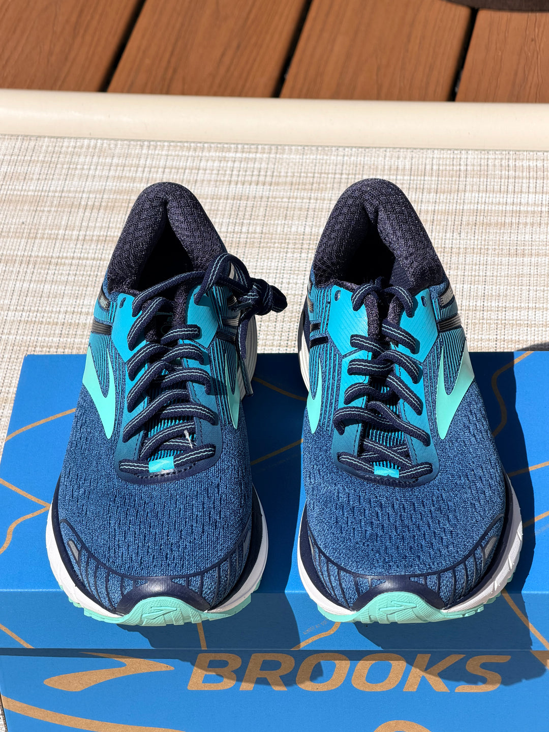New In Box Brooks Running Shoes Women&