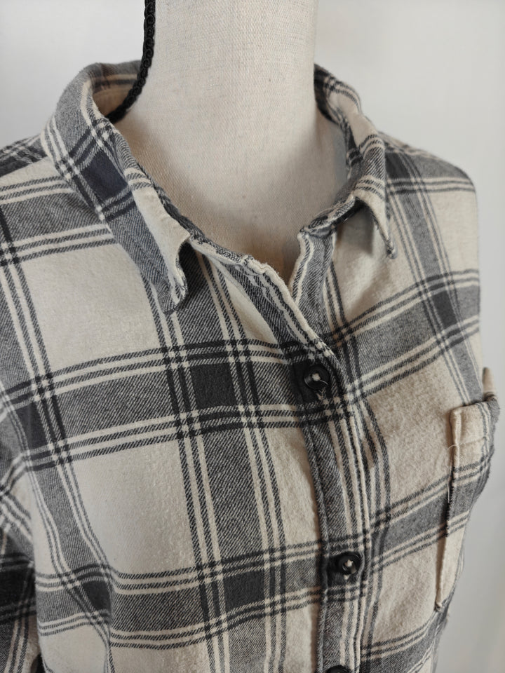 Womens SO Flannel Shirt Cream Black Plaid Size XL
