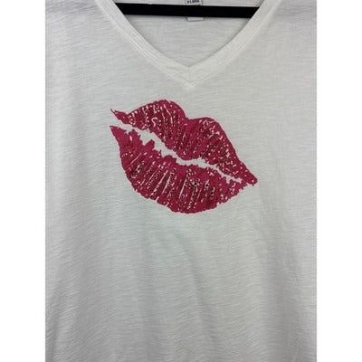 Women’s Style & Co Size XL White Short Sleeve Shirt with Red Lips Design