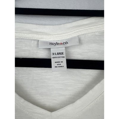 Women’s Style & Co Size XL White Short Sleeve Shirt with Red Lips Design