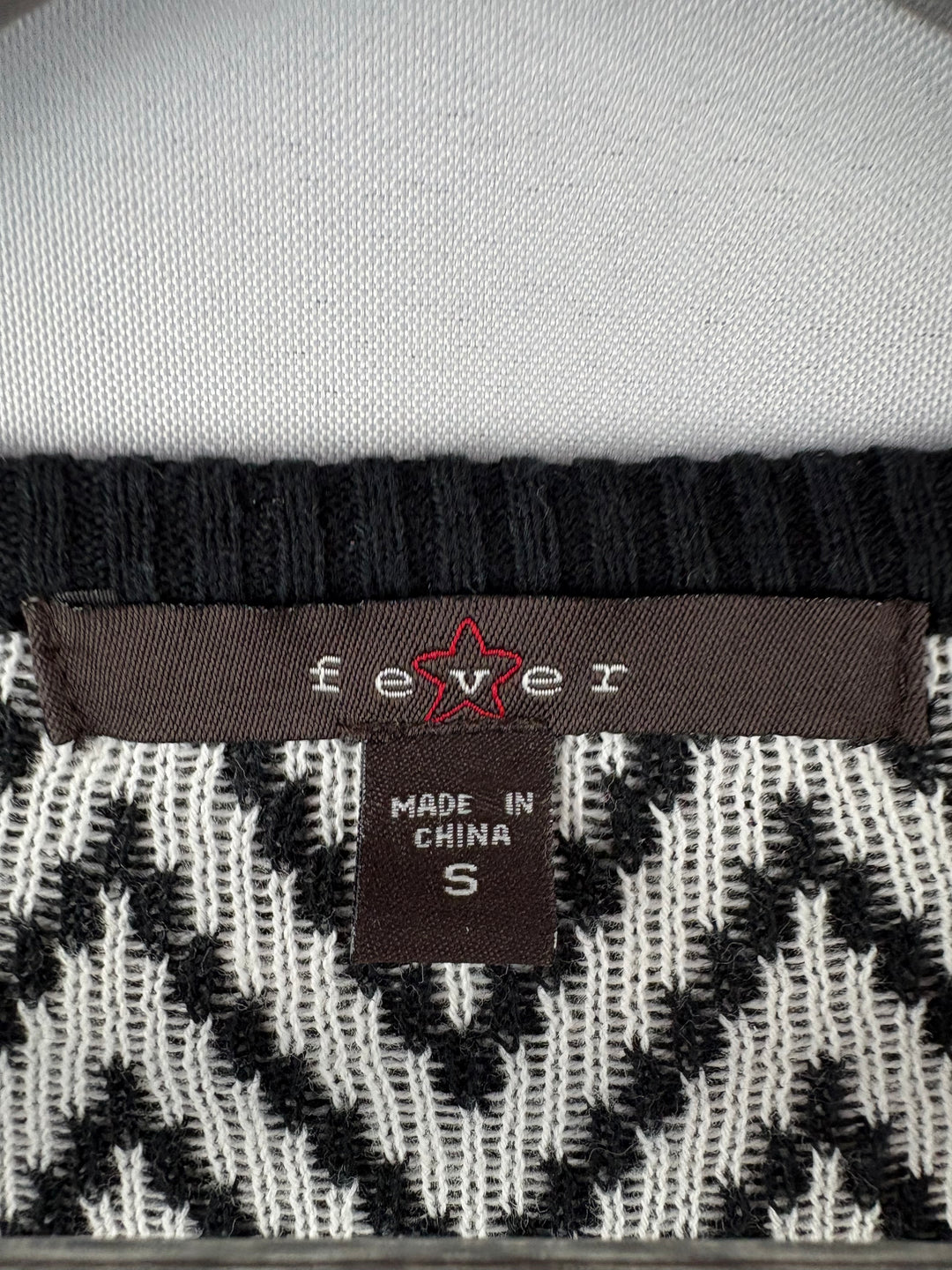 Women’s Fever Small Black & White Abstract Pattern Sweater
