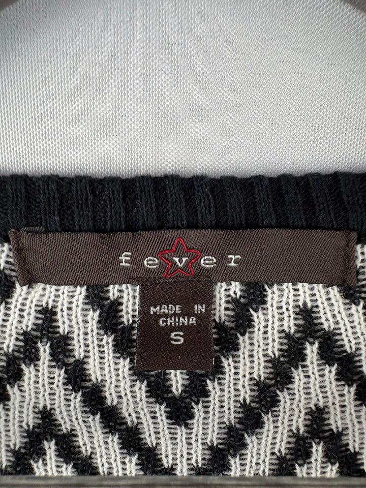 Women’s Fever Small Black & White Abstract Pattern Sweater