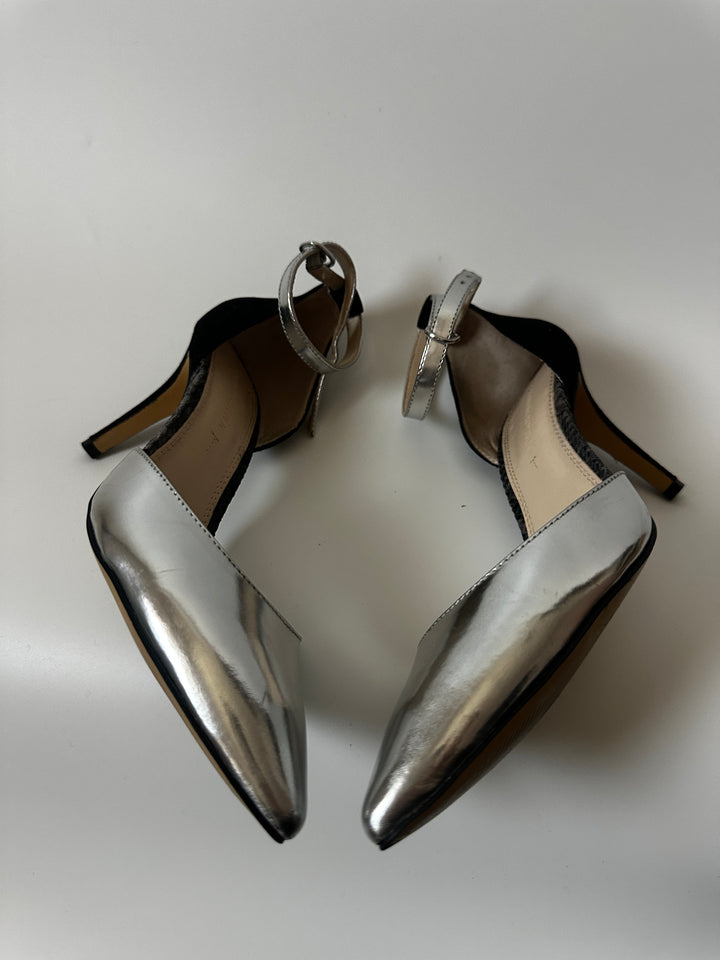 Banana Republic Giana Silver Metallic Black Pointed Toe Ankle Strap Heels D&