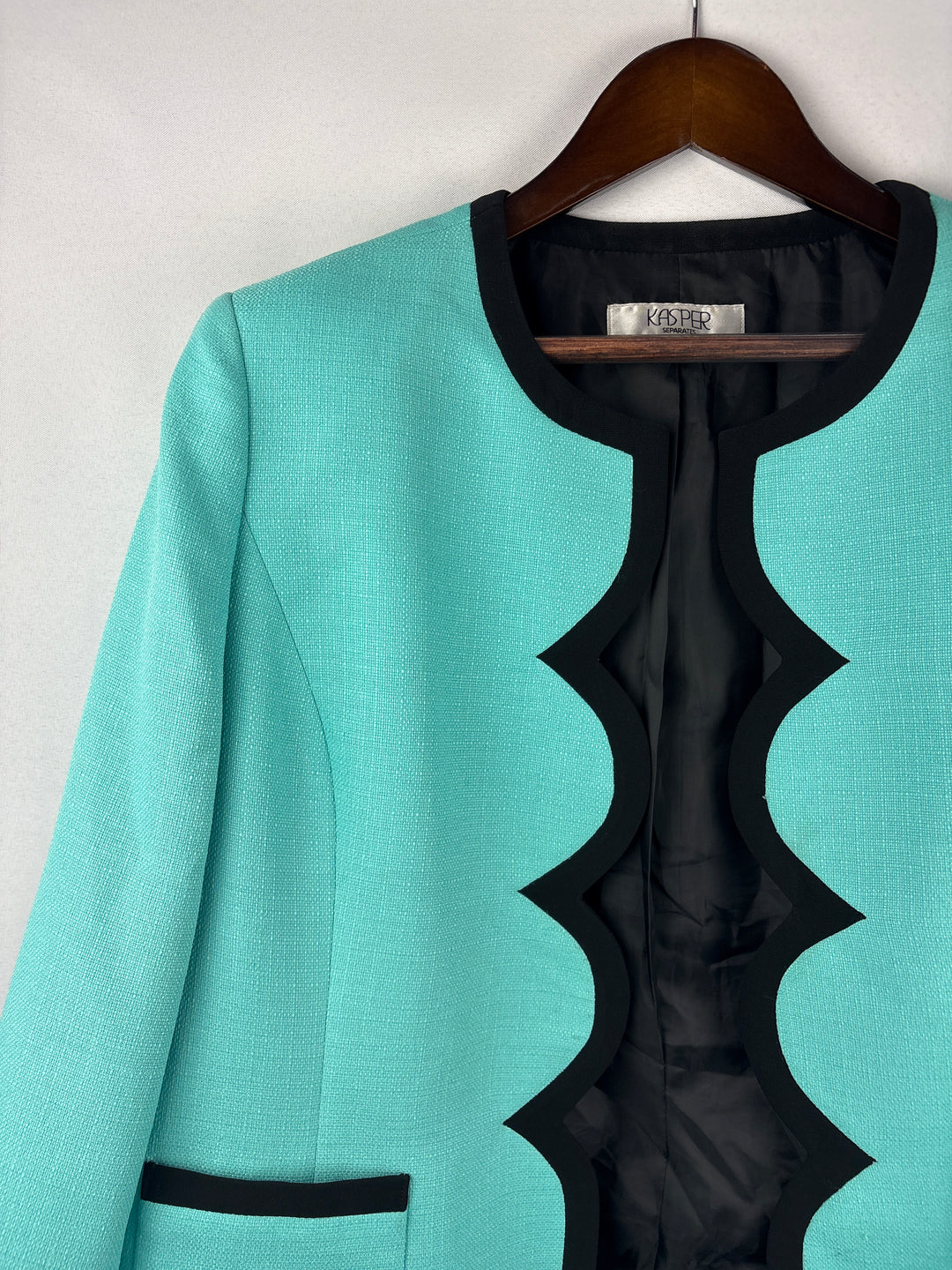 Women’s Kasper Size 18 Tiffany Blue Scalloped Blazer