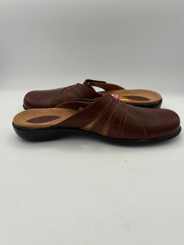 Women’s Clark’s Size 8 Brown Leather Slip-On Sandals