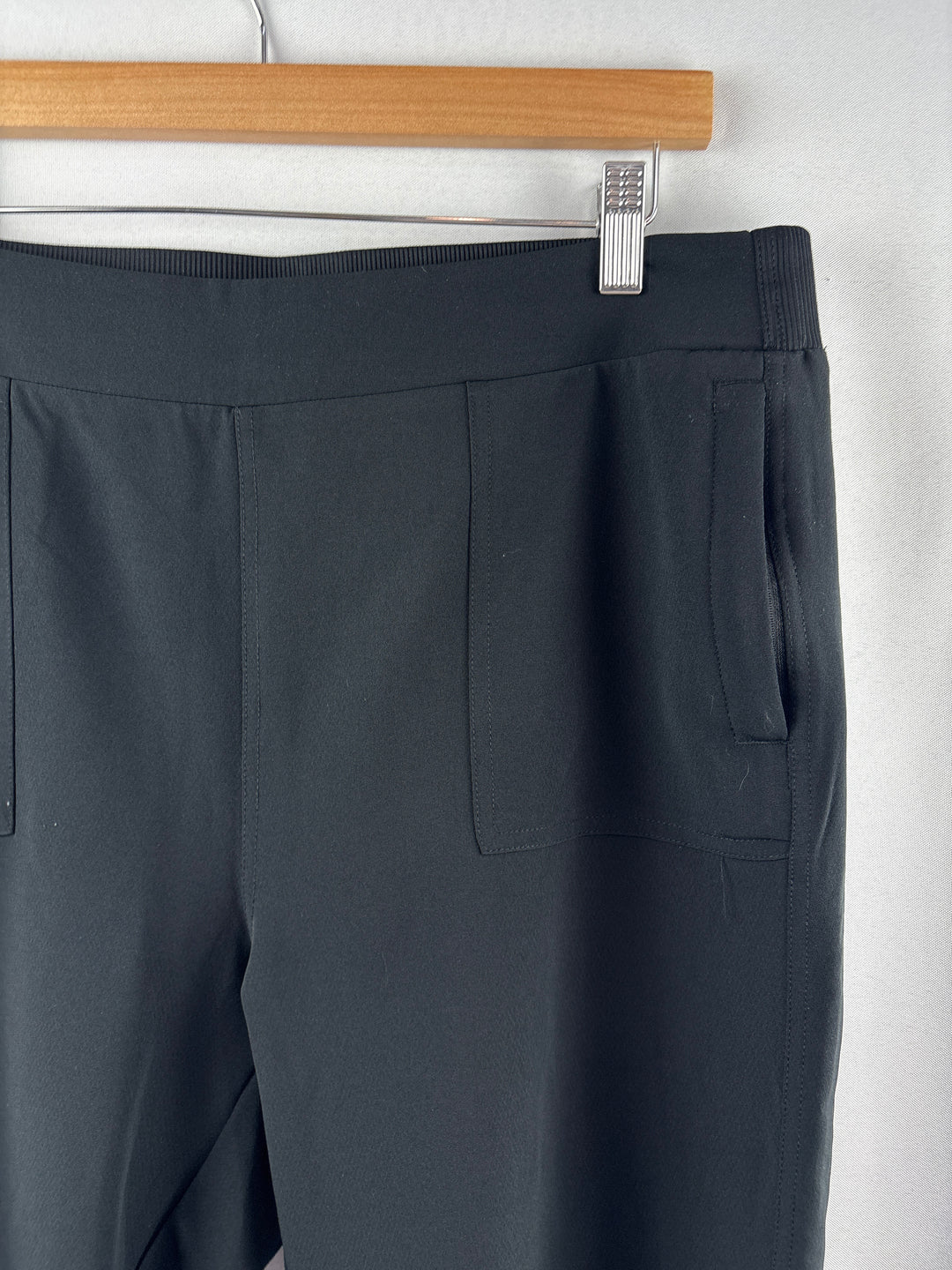 Women’s 32° Cool Large Black Athletic Capris
