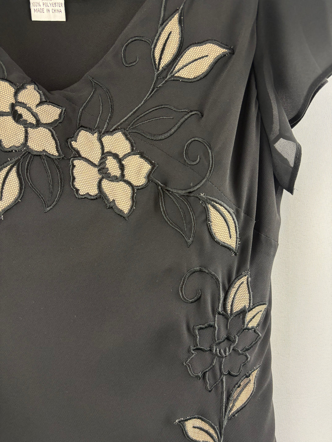 Women’s Papell Size 4P Black Chiffon Dress w/ Floral Embroidery
