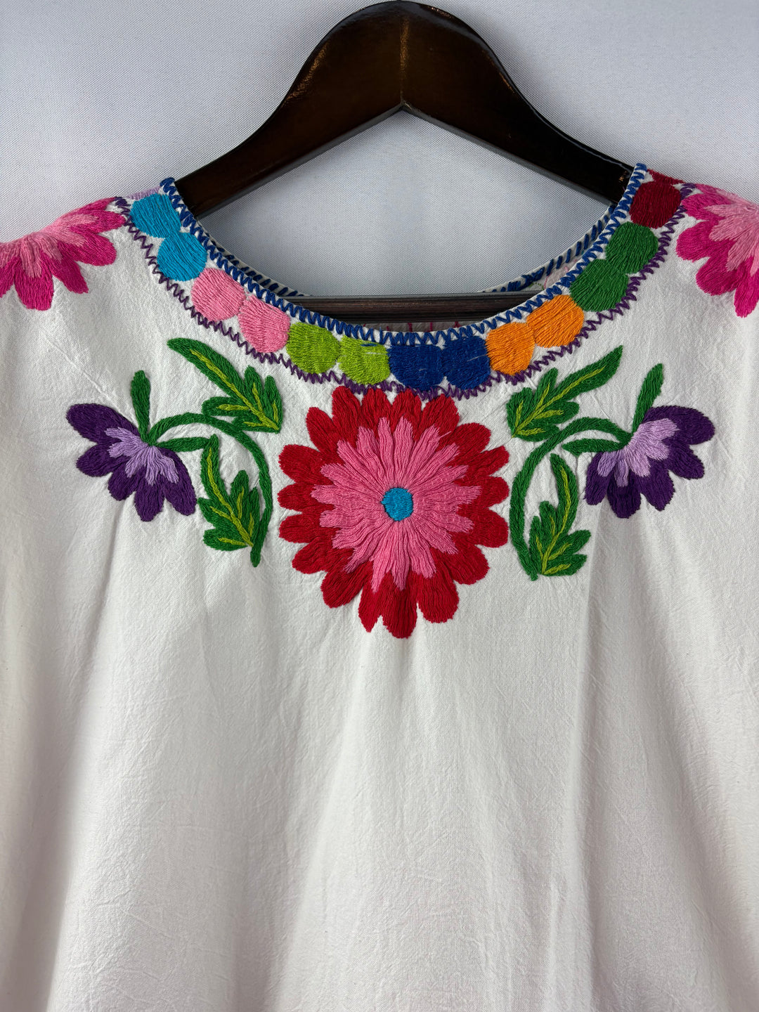 Women’s Handmade XL White w/ Floral Embroidery Blouse