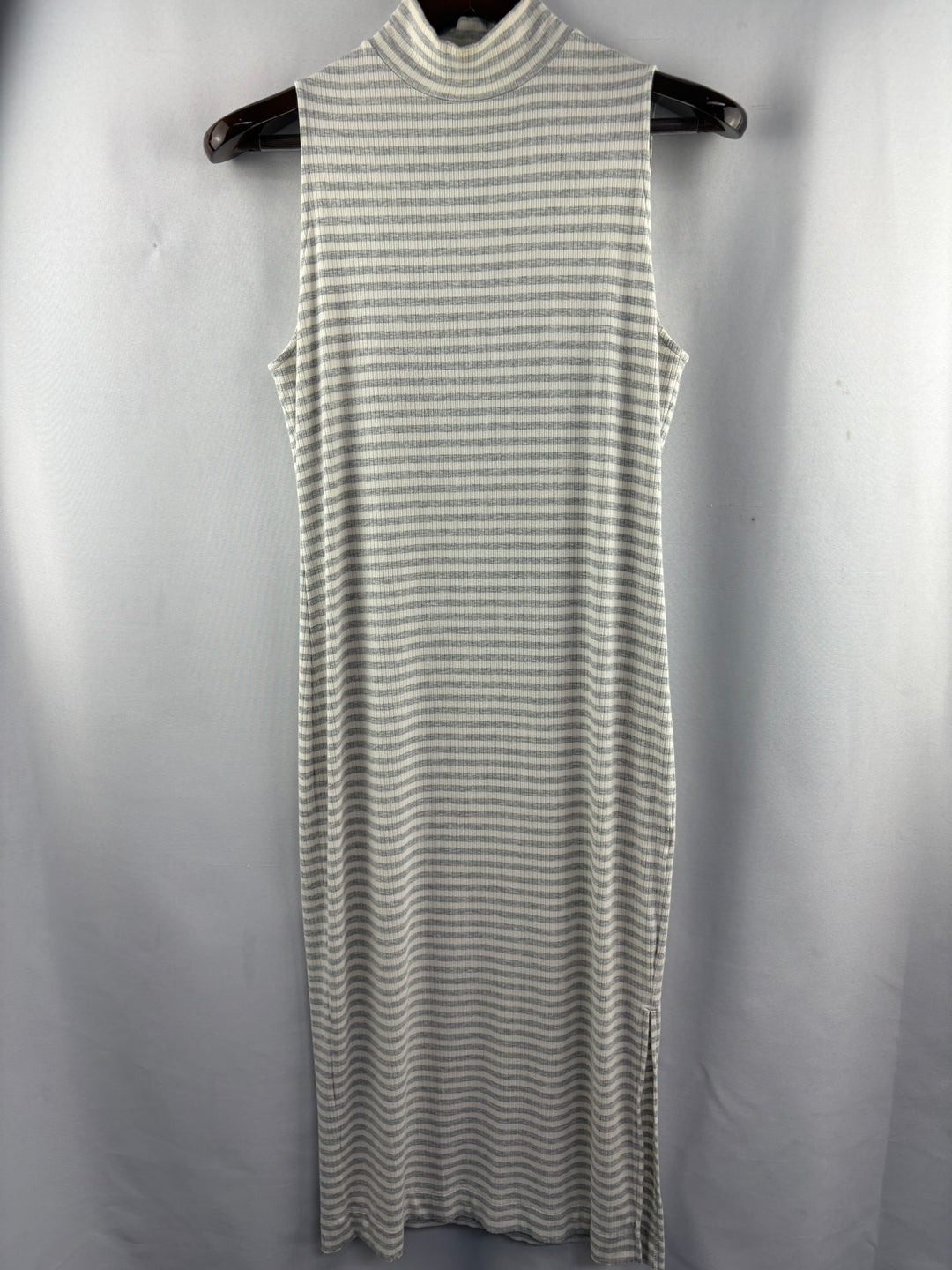 Women’s Banana Republic Small White & Gray Striped Sleeveless Maxi Dress