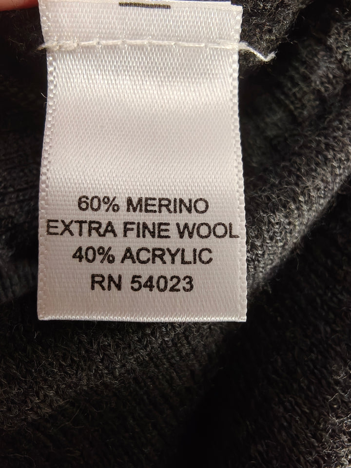 Women’s Banana Republic Camo Sweater Gray Size M