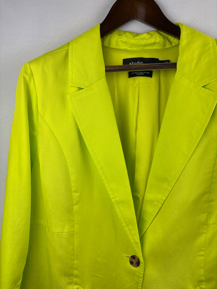 Women’s Studio Torrid Size 1 Highlighter Green Blazer